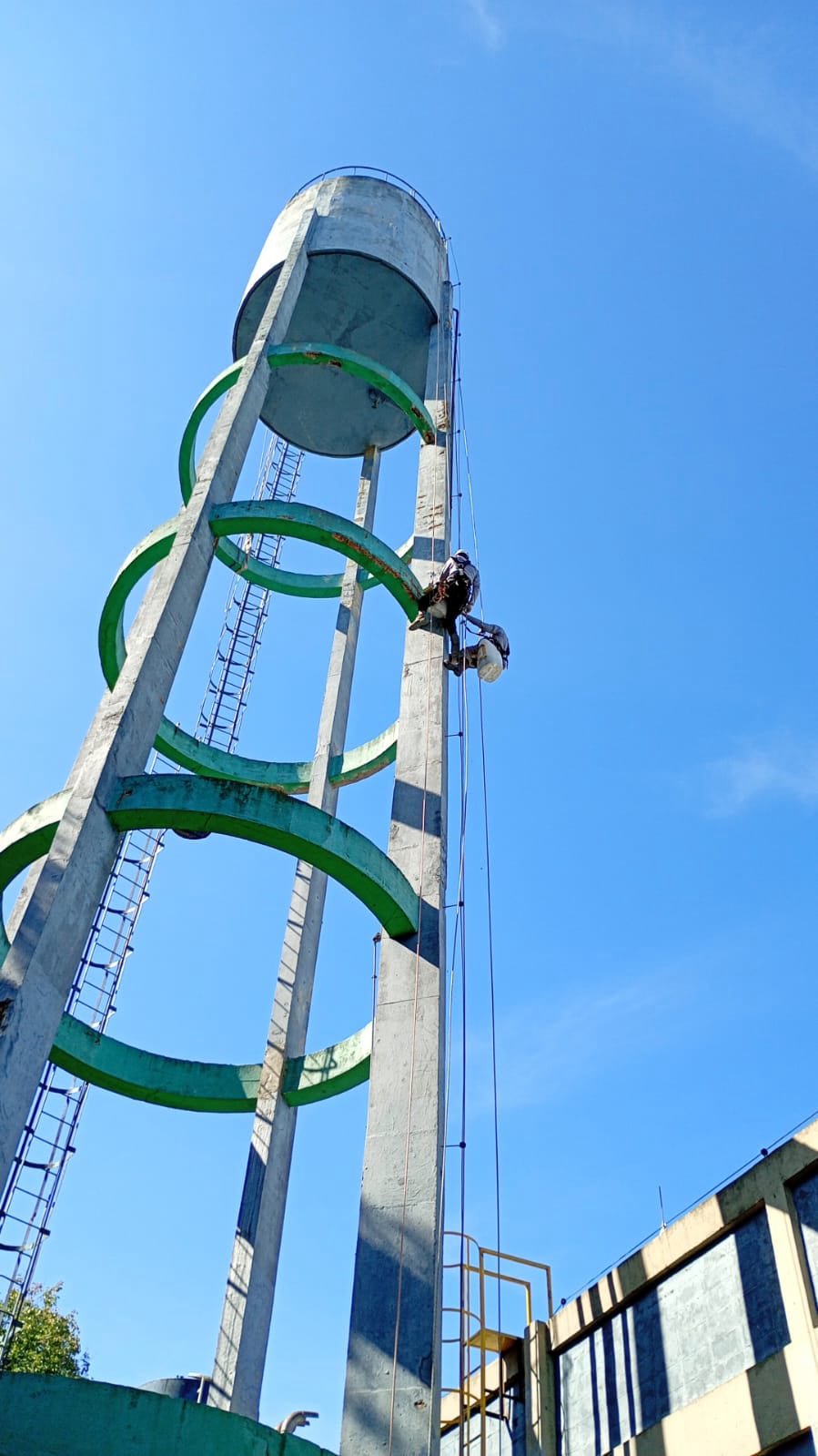 Especialistas em serviços com altura
