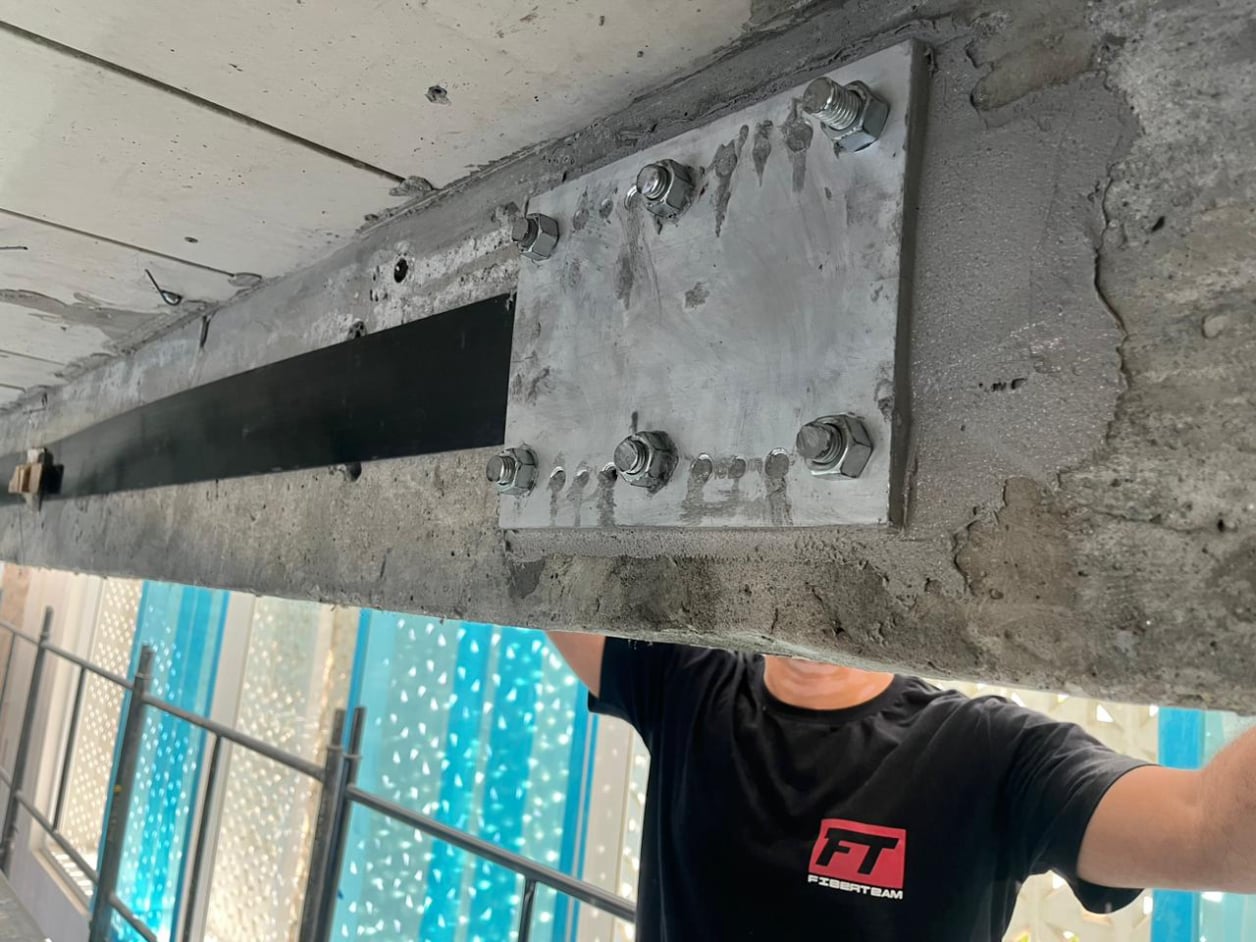 REFORÇO ESTRUTURAL COM LAMINA PROTENDIDA 